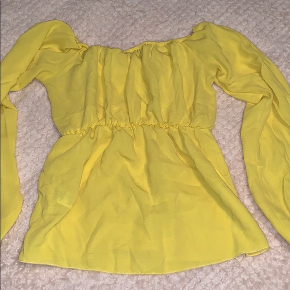 🦋2 for $15 item!Yellow off shoulder top - Picture 5 of 6